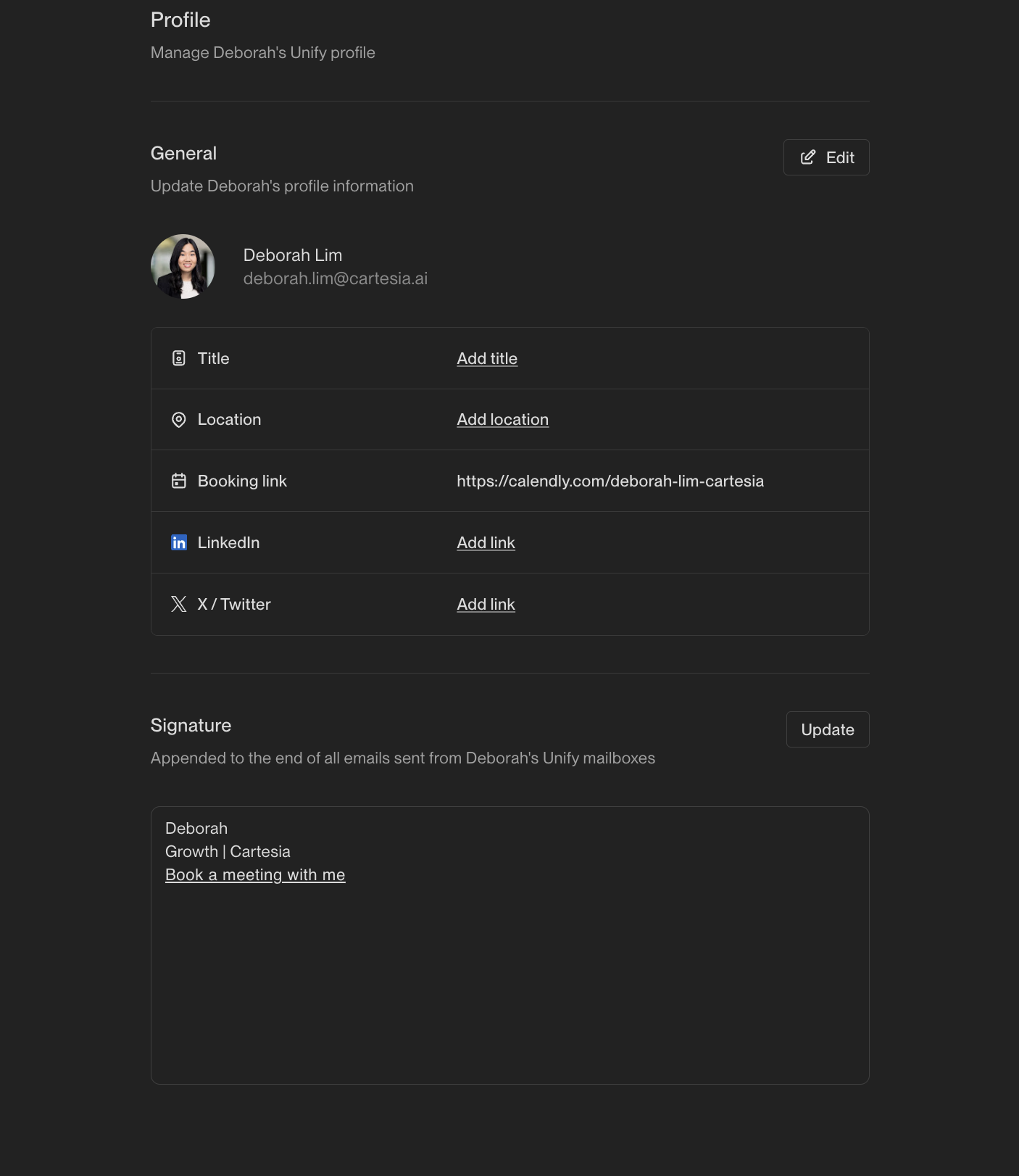 User profile settings page showing signature configuration options